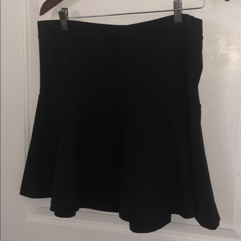 Old Navy black mini skirt size LG!
